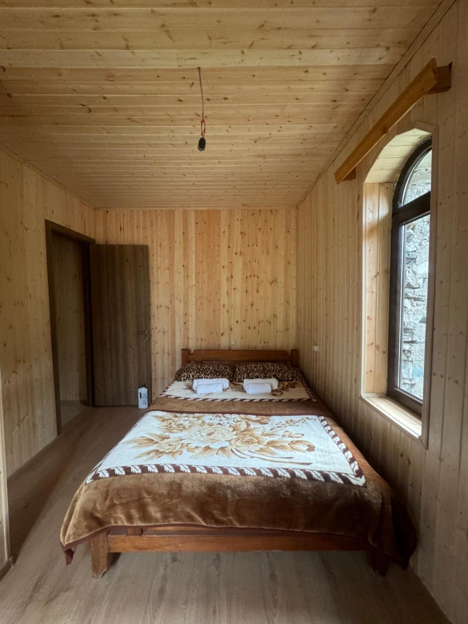 אושגולי Chazhashi Guesthouse מראה חיצוני תמונה