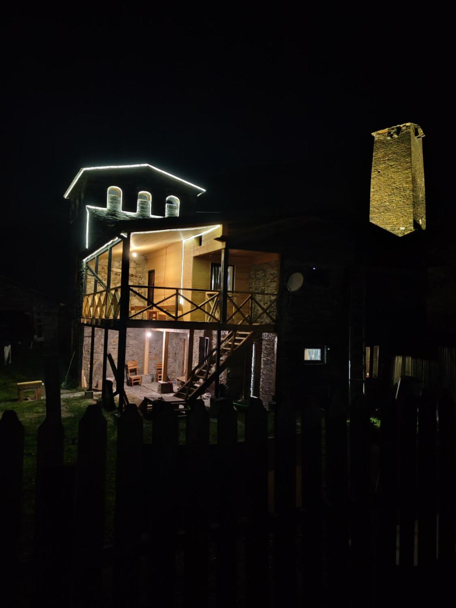 אושגולי Chazhashi Guesthouse מראה חיצוני תמונה
