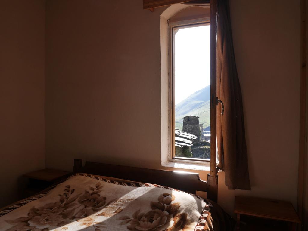 אושגולי Chazhashi Guesthouse מראה חיצוני תמונה