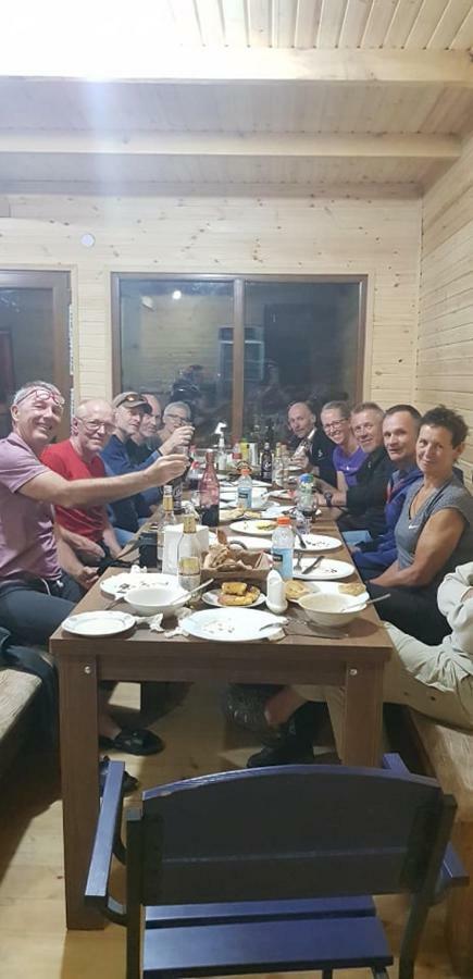 אושגולי Chazhashi Guesthouse מראה חיצוני תמונה